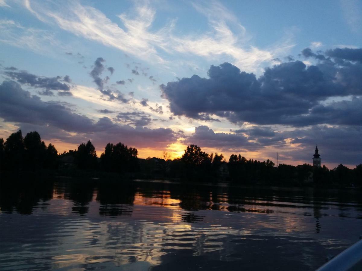 Neptun Apartman Domsod Buitenkant foto